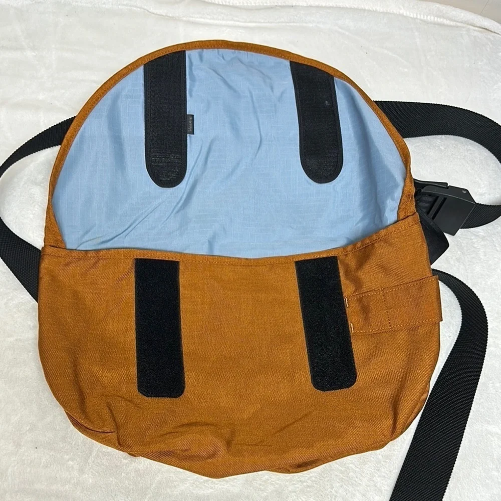 Collectible Crumpler Clamshell Bag 2005 Cher Farewell Tour New